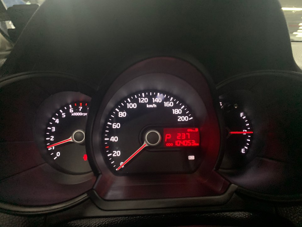 uq9ahn1tmt8112908.jpg