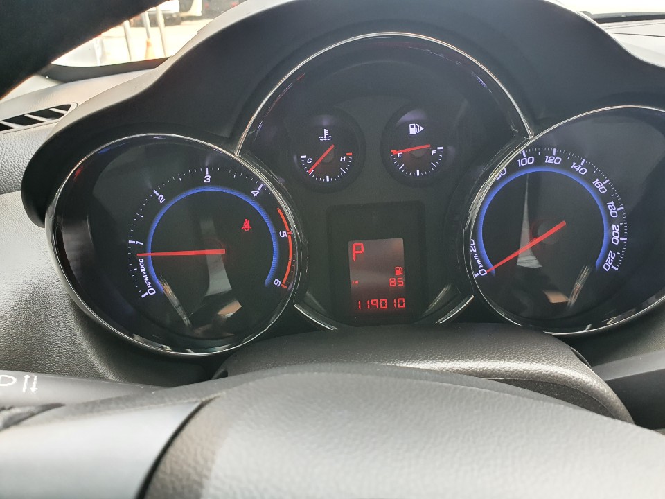 12xj4lo1vtq8323297.jpg